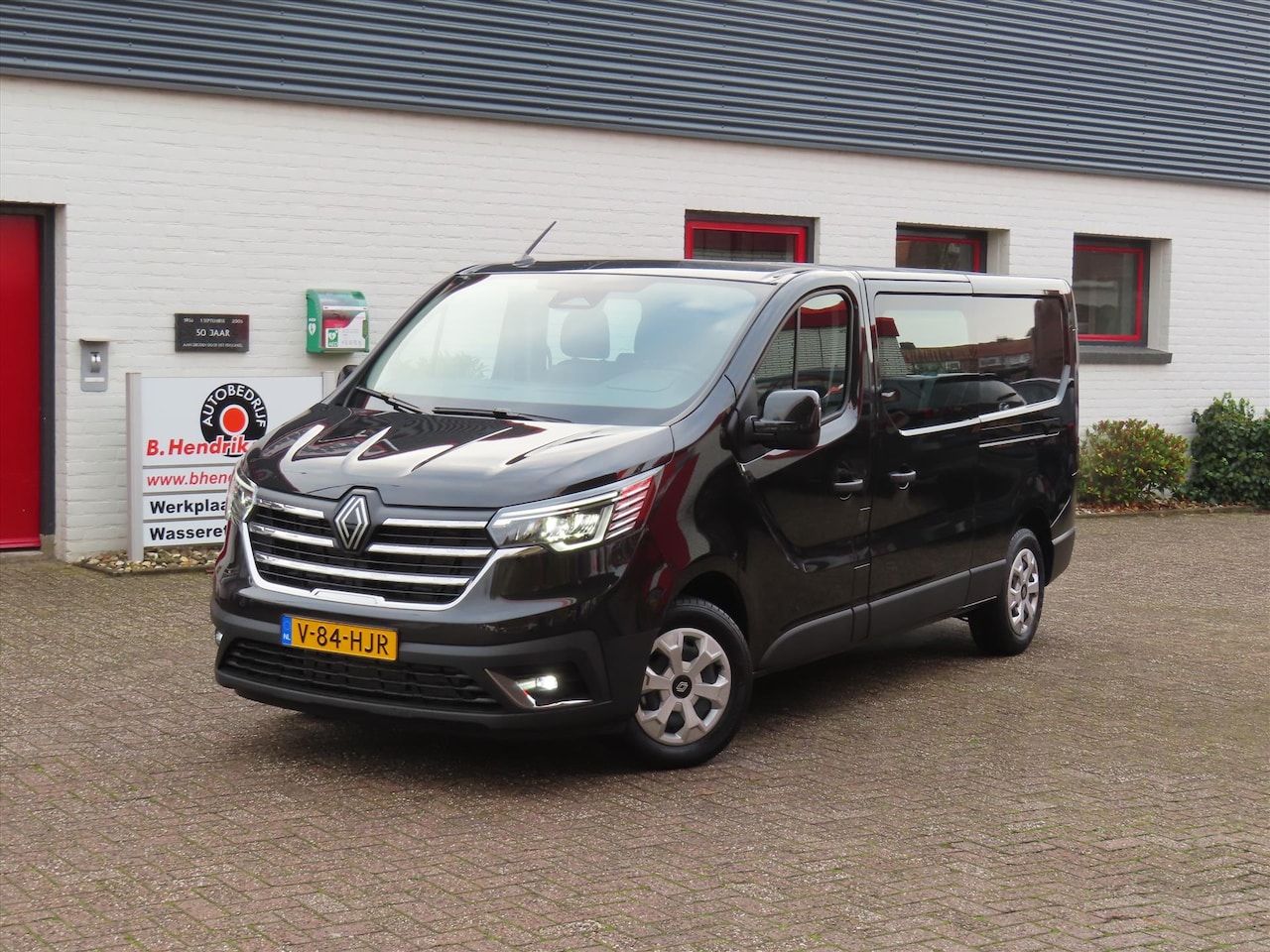 Renault Trafic - GBDC 2.0 Blue dCi 131pk L2H1 T29 Advance/ Dubbele schuifdeur/ Digitaal dashboard/ Parkeers - AutoWereld.nl