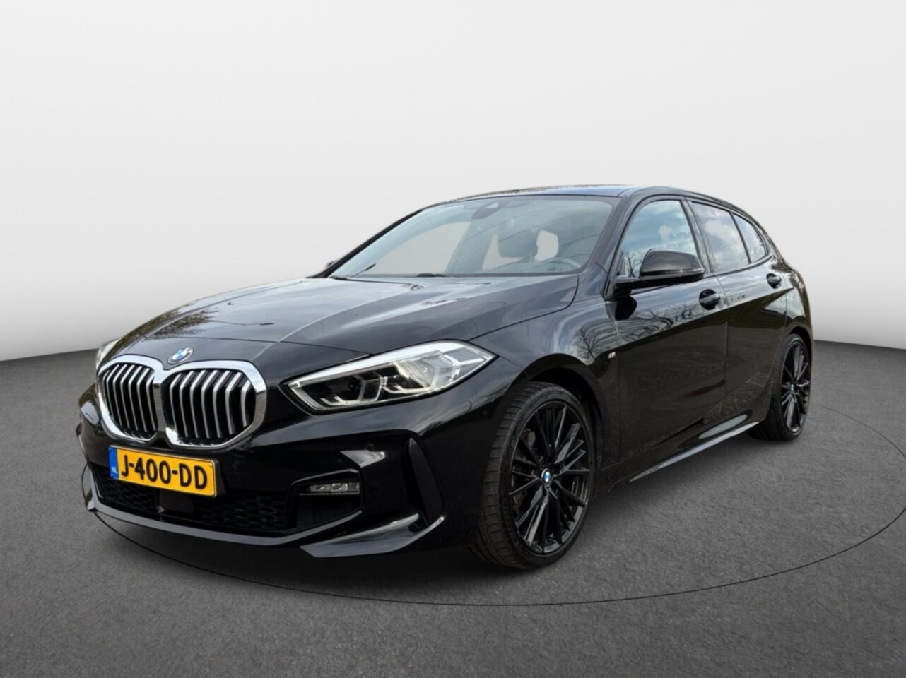 BMW 1-serie - 118i Executive M-sport Aut | Stoelverwarming | 18 Inch BMW - AutoWereld.nl