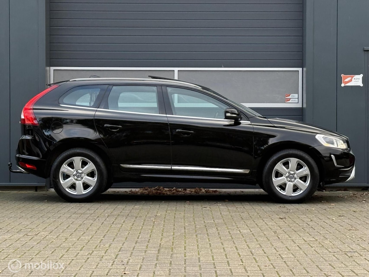 Volvo XC60 - 2.4 D5 215pk Summum -Trekhaak-Panoramadak-Camera-Blis - AutoWereld.nl