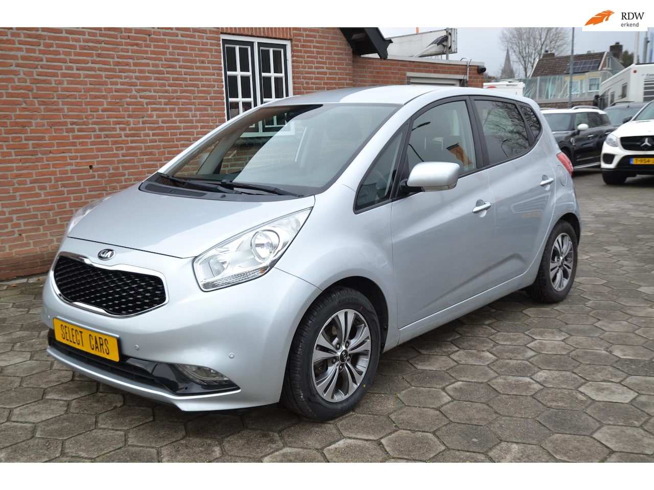 Kia Venga - 1.6 CVVT DynamicPLusLine Facelift model - Airco - Navi+camara - Leer/stof - Cruise control - AutoWereld.nl