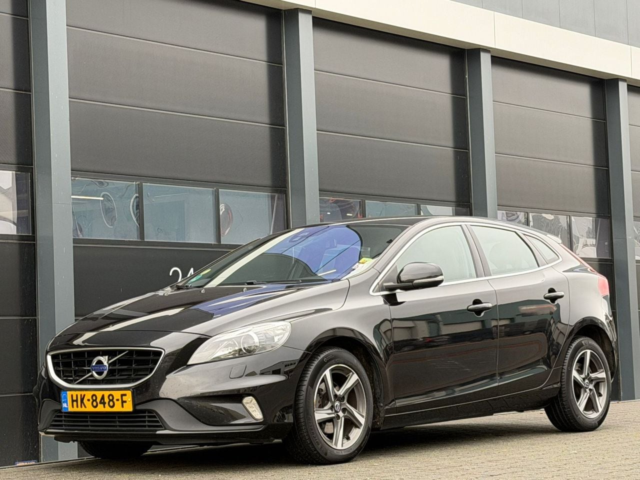 Volvo V40 - V-40 2.0 D2 R-Design Camera Navi EURO-6 - AutoWereld.nl