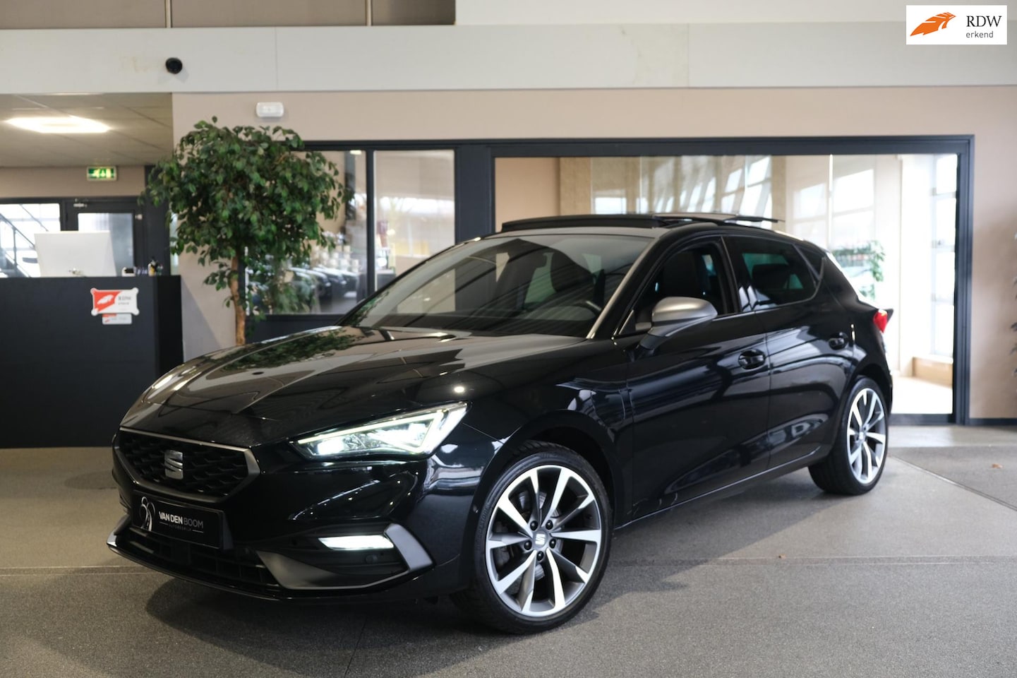 SEAT Leon - 1.4 TSI FR eHybrid 204pk Pano Camera ACC Led Virtual Navi - AutoWereld.nl