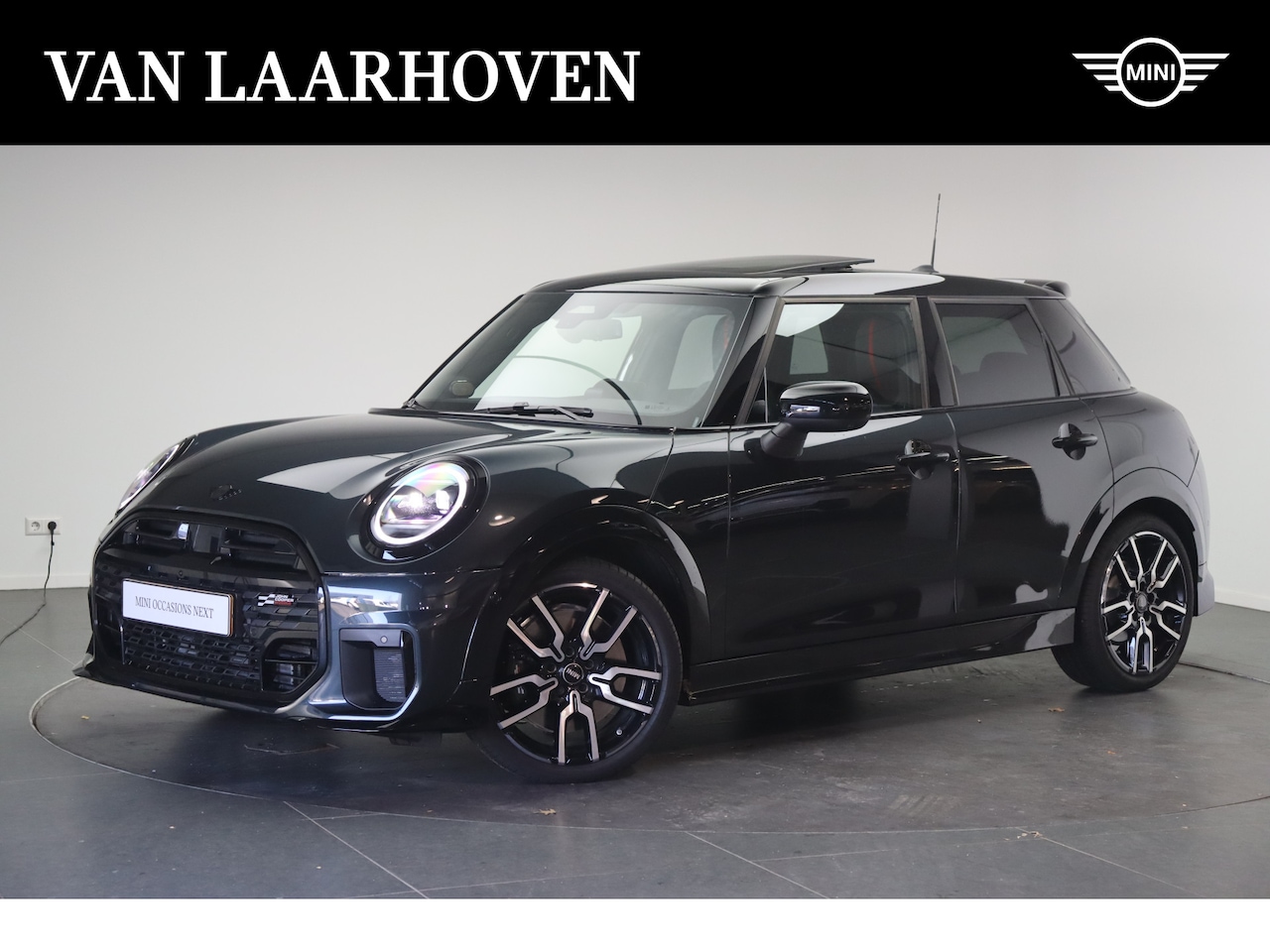 MINI Cooper S - Hatchback Automaat / John Cooper Works / Pakket XL / 18" JCW Lap Spoke 2-tone - AutoWereld.nl