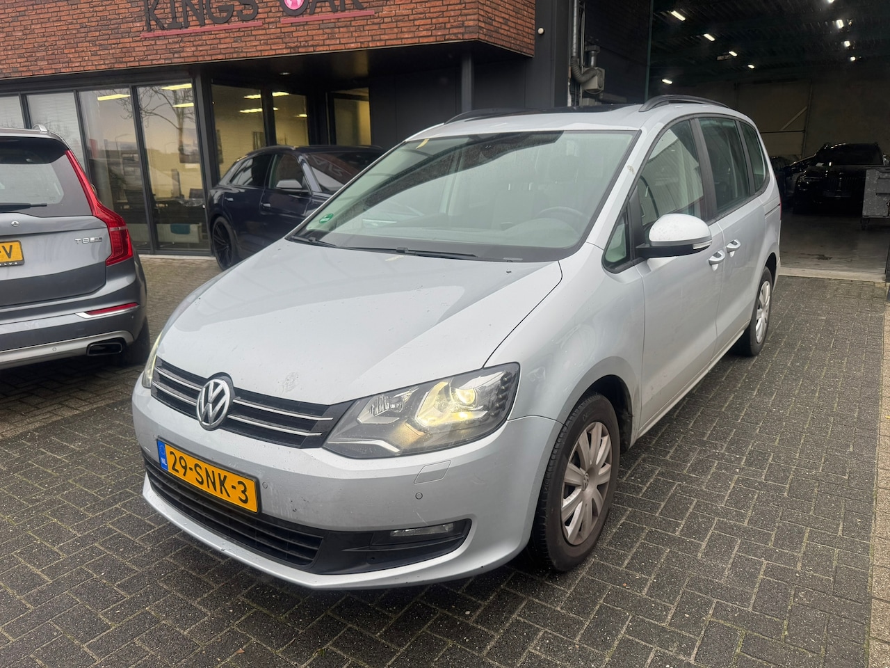 Volkswagen Sharan - 1.4 TSI 7PERSOONS XENON PANO TREKHAAK PDC ORIG NL NAP - AutoWereld.nl