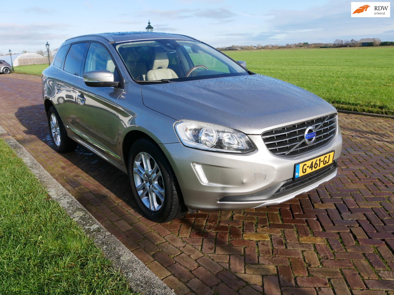 Volvo XC60 - 2.0 D4 FWD Ocean Race PANO HiFi ** 8999 NETTO ** - AutoWereld.nl