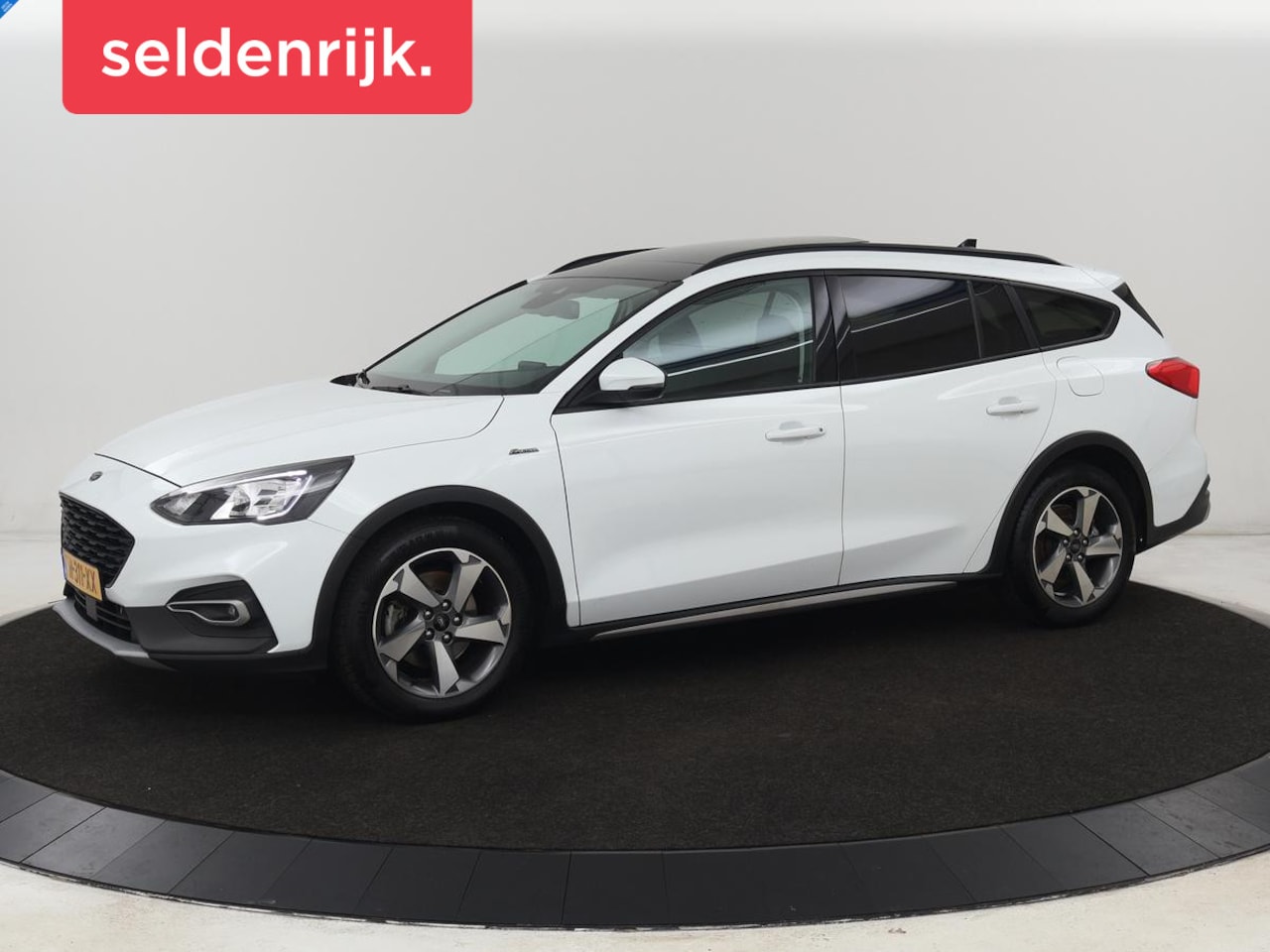 Ford Focus - 1.0 EcoBoost Active | Panoramadak | Trekhaak | Stoel & stuurverwarming | B&O Sound | Carpl - AutoWereld.nl