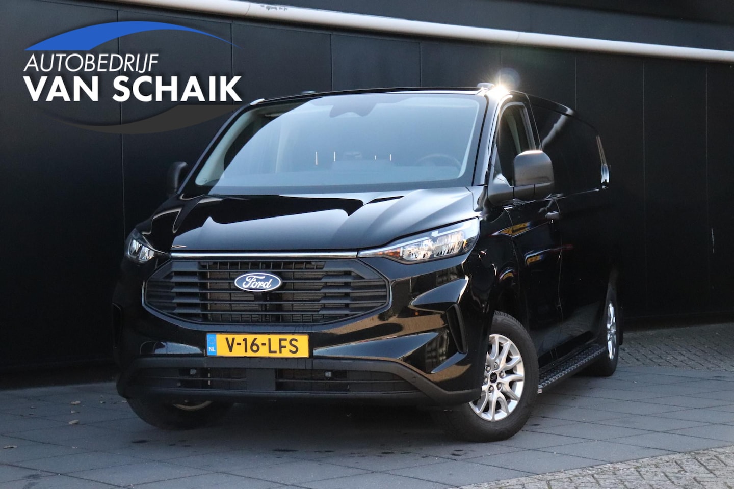 Ford Transit Custom - 320 2.0 TDCI L2H1 170PK AWD 4X4 | STOEL/STUURVERW. | CAMERA | TREKHAAK | SIDE-BARS | NAVI - AutoWereld.nl