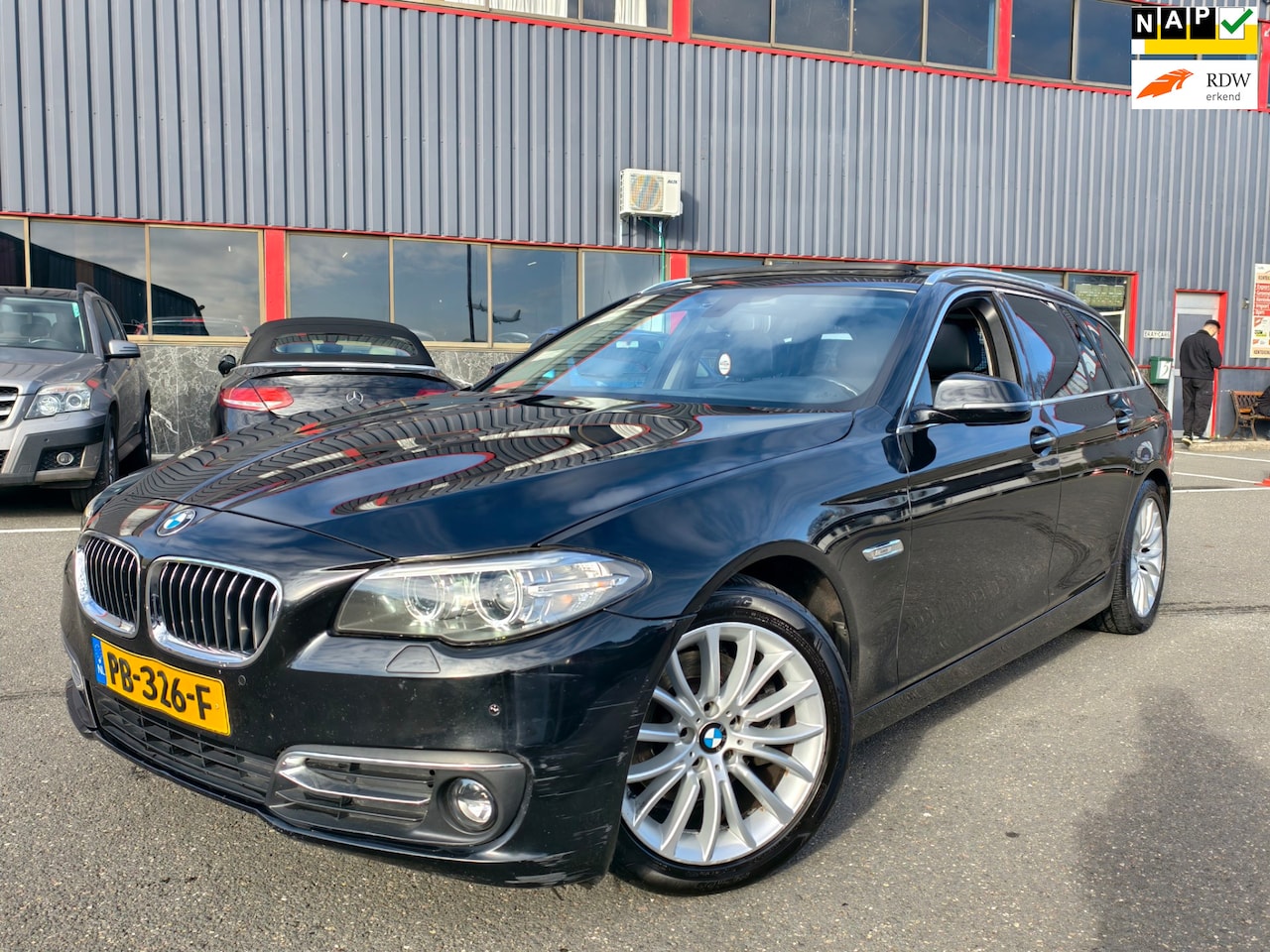 BMW 5-serie Touring - 520i Luxury Edition | Panorama | LED | Leder | Automaat | Navi | PDC | NAP - AutoWereld.nl