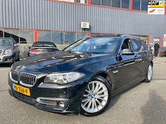 BMW 5-serie Touring - 520i Luxury Edition | Panorama | LED | Leder | Automaat | Navi | PDC | NAP