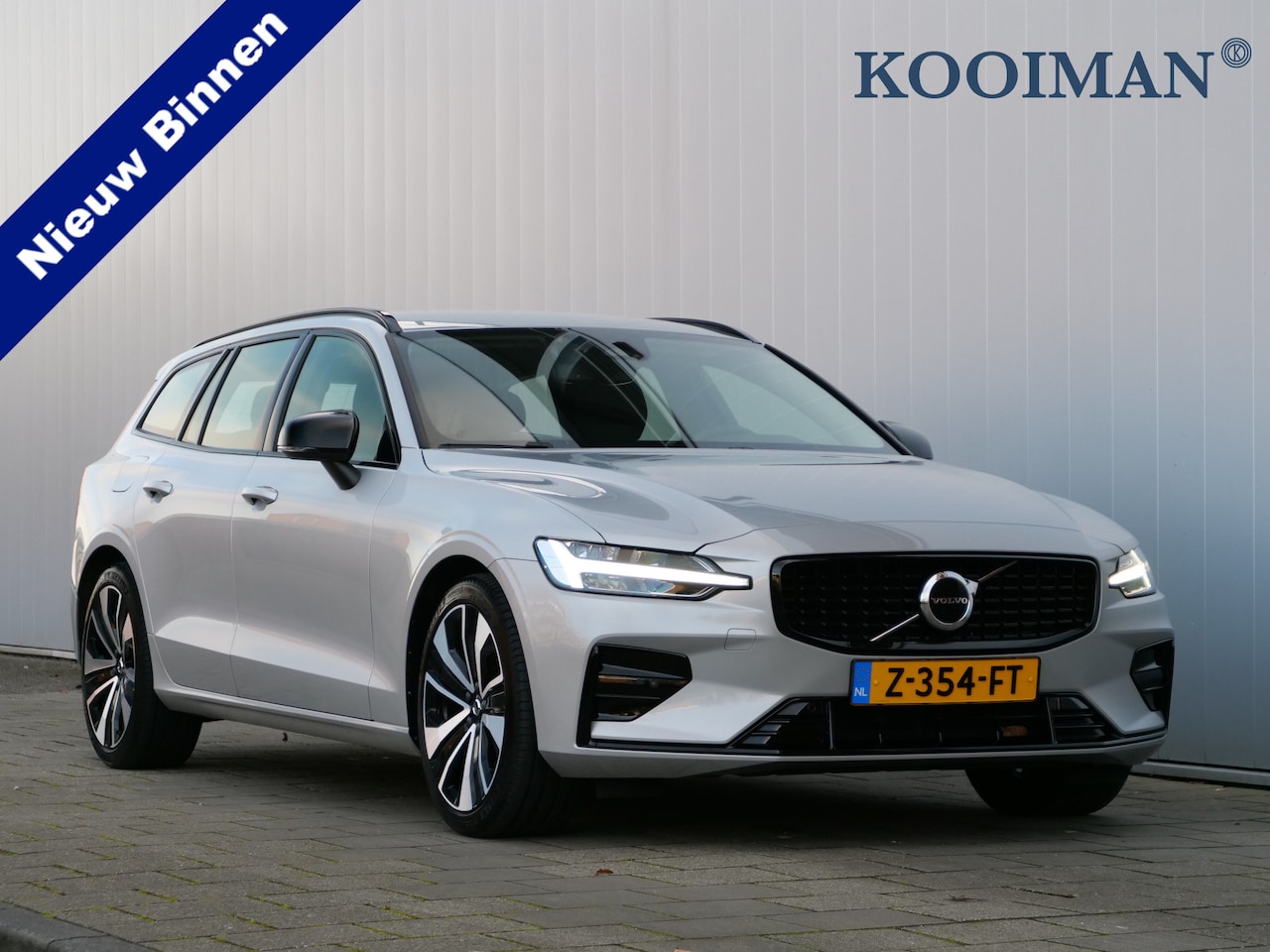 Volvo V60 - 2.0 B3 164pk Plus Dark Automaat Trekhaak / Camera / Adaptive cruise / Stoelverwarming - AutoWereld.nl