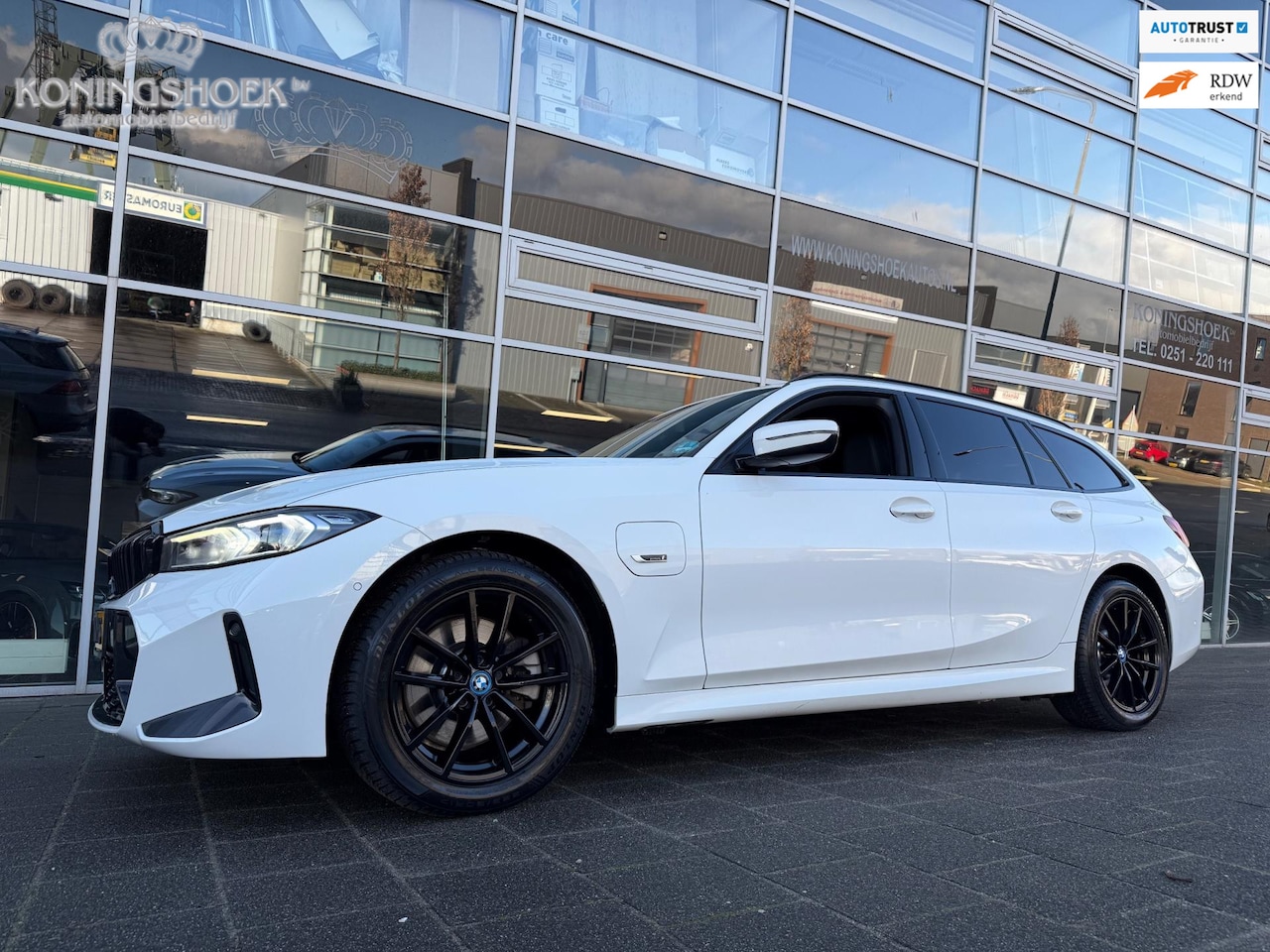 BMW 3-serie Touring - 330e M Sport High Executive - AutoWereld.nl