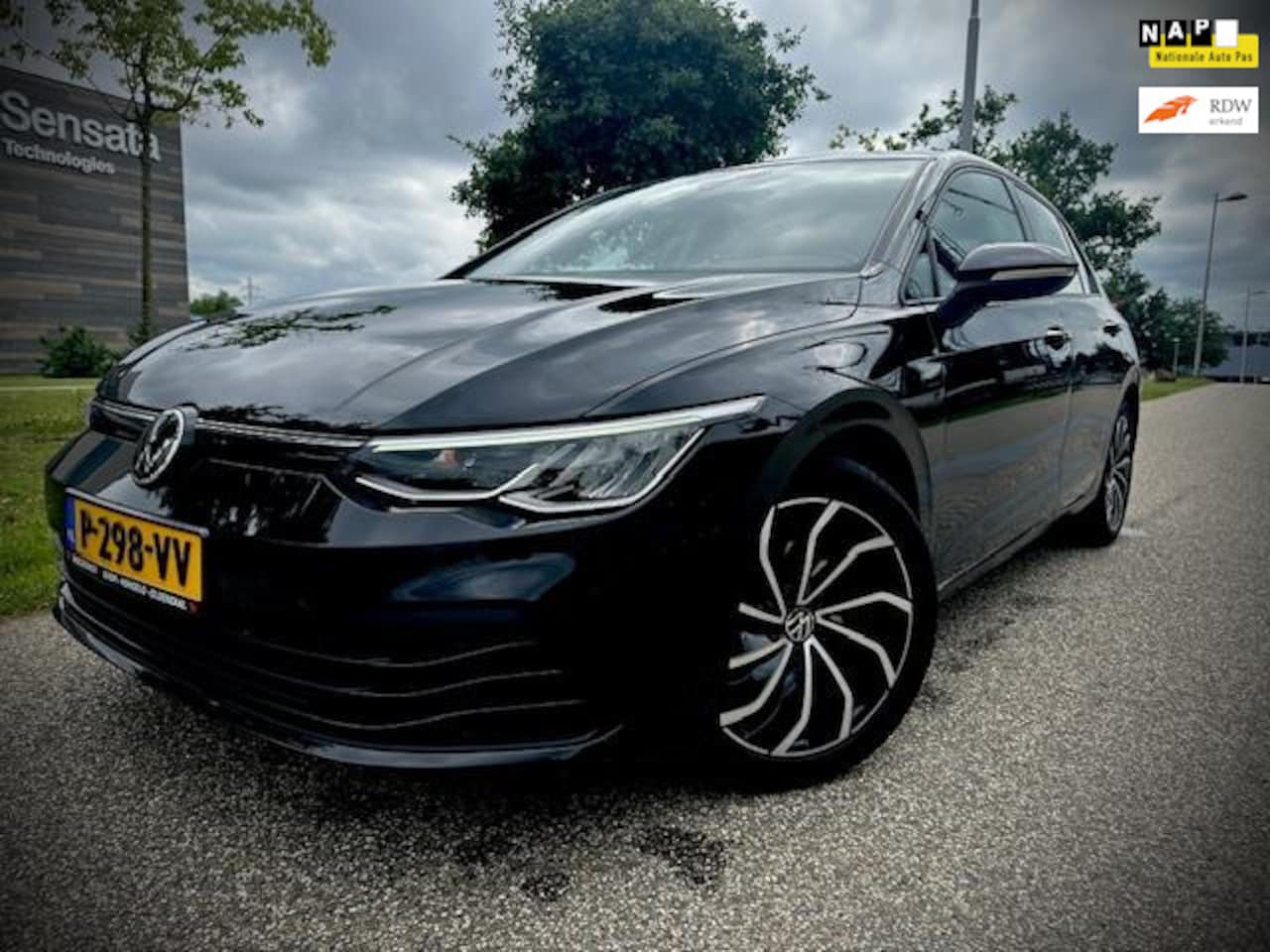 Volkswagen Golf - 1.5 eTSI R-Line Business 1.5 eTSI R-Line Business+, HYBRIDE, EERSTE EIGENAAR, AUTOMAAT - AutoWereld.nl