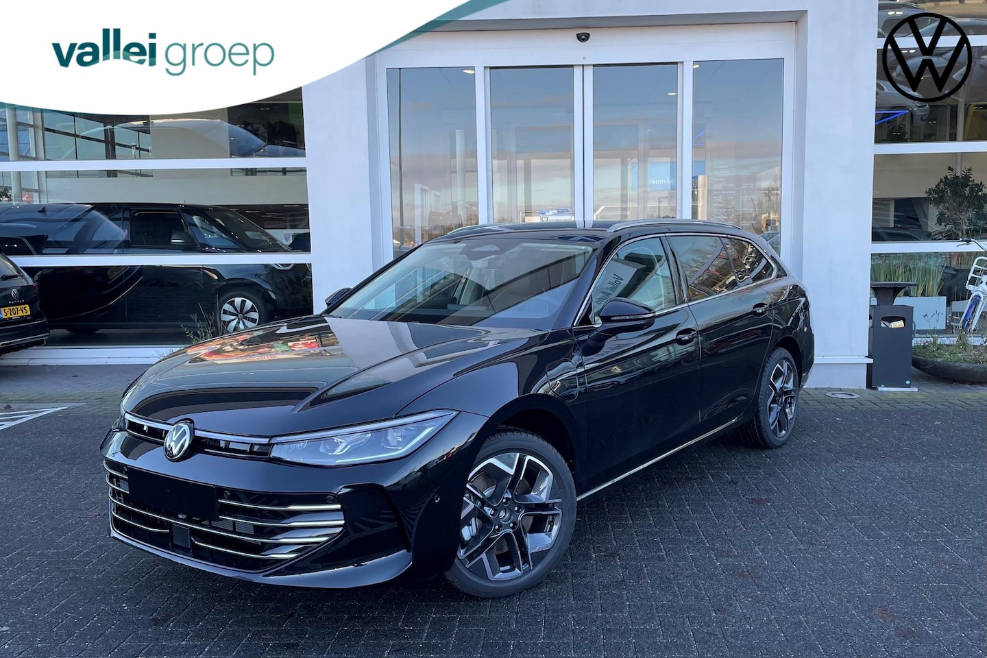 Volkswagen Passat Variant - Elegance Business 1.5 eHybrid 204 PK - AutoWereld.nl