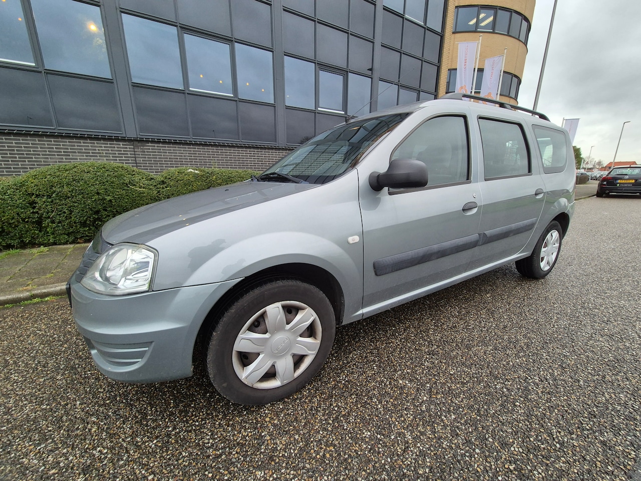Dacia Logan MCV - 1.6 Ambiance 2010-Apk.27-06-26- Trekhaak-177 Km -6.Deurs - AutoWereld.nl