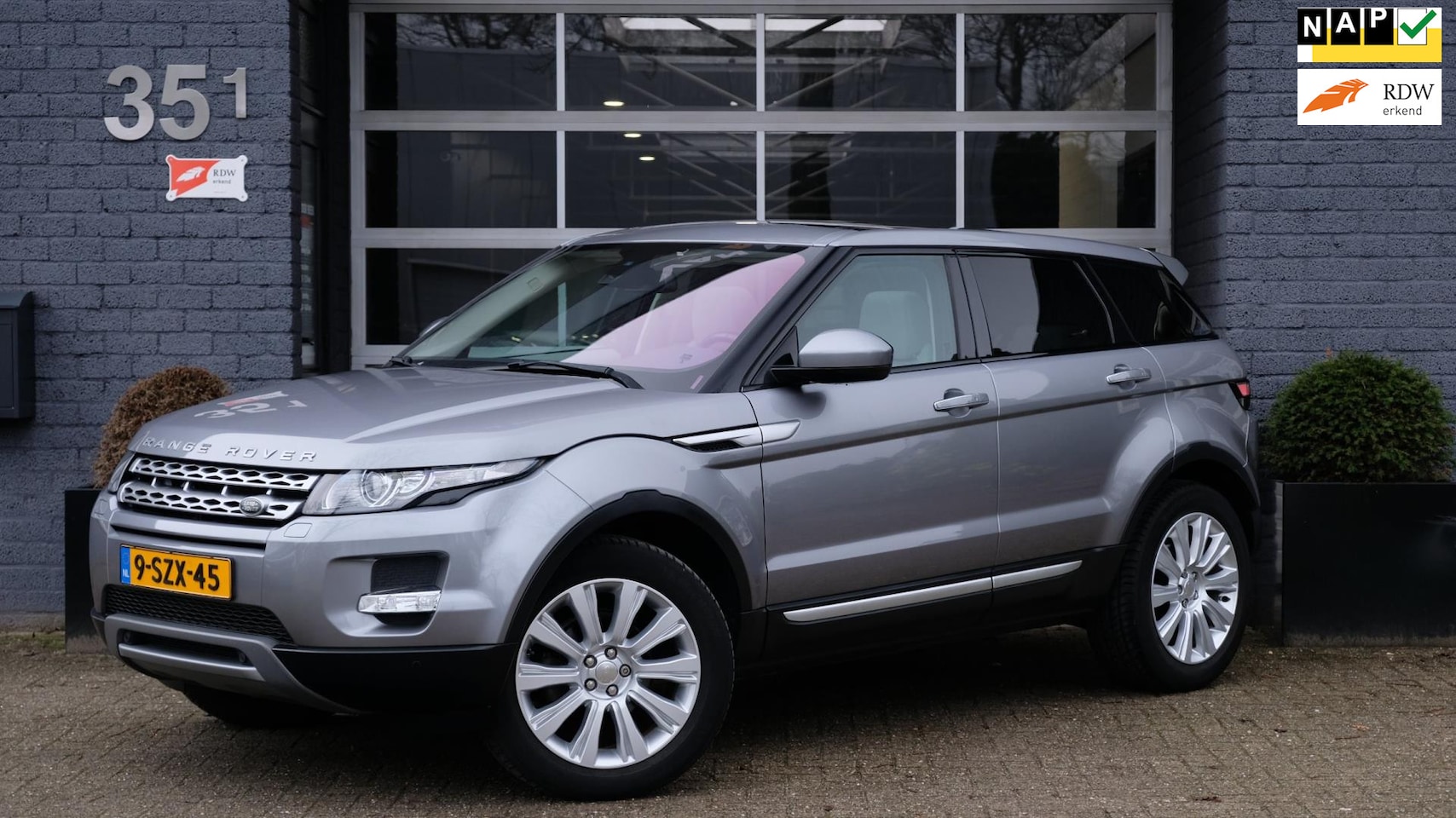 Land Rover Range Rover Evoque - 2.2 SD4 4WD Prestige Panorama | Leder | Trekhaak - AutoWereld.nl