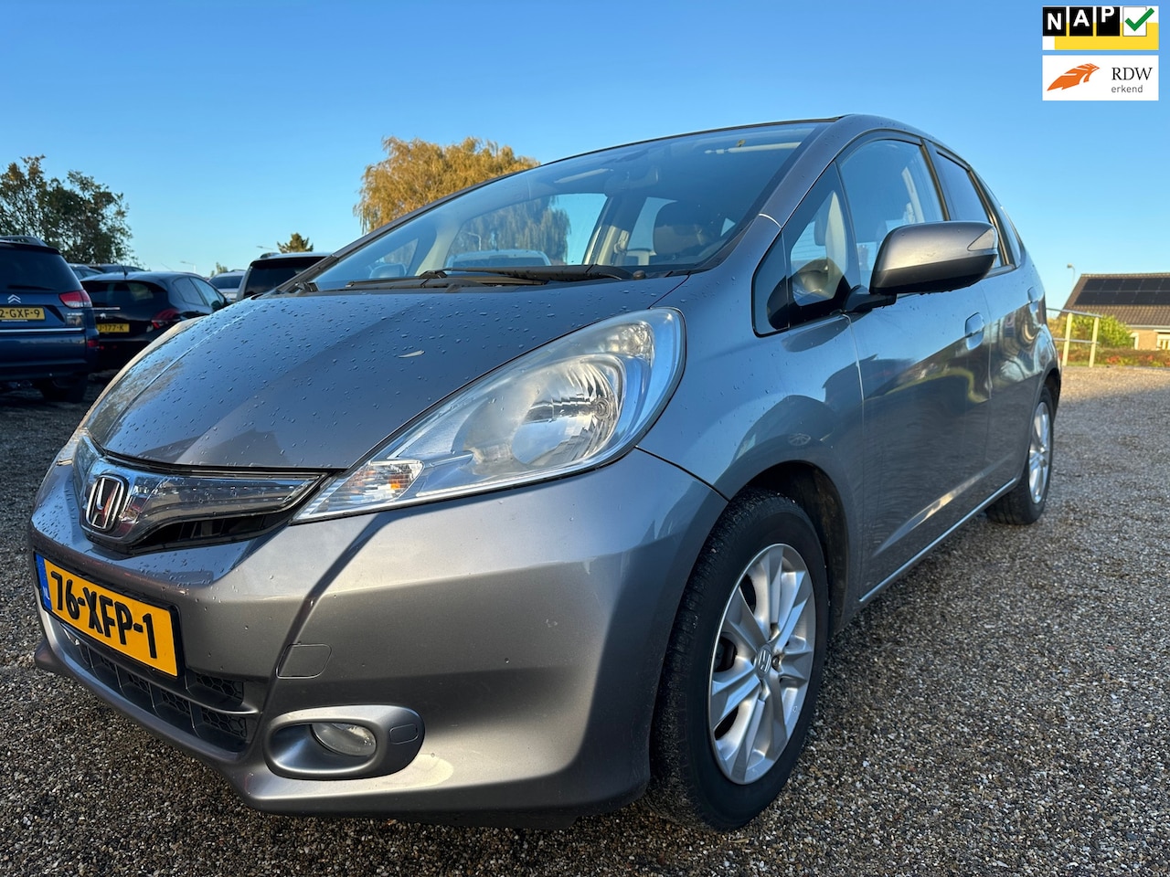 Honda Jazz - 1.4 Hybrid Exclusive Vol Optie AUTOMAAT Pano Leer StoelVerwarming - AutoWereld.nl