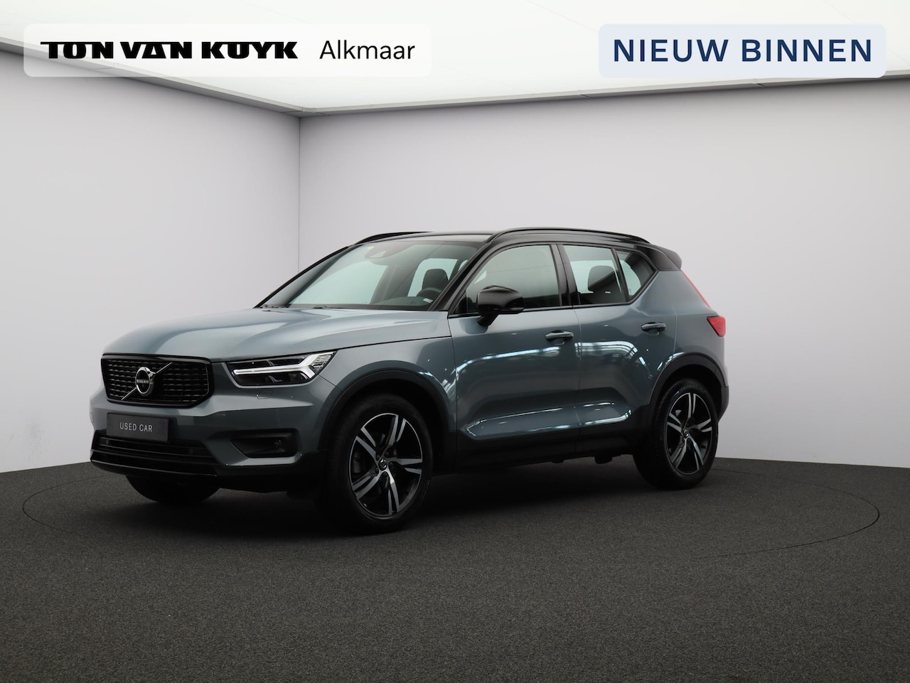 Volvo XC40 - 2.0 T4 R-Design / Trekhaak / Adapt. cruise / Keyless / Stoelverwarming / Parkeercamera v+a - AutoWereld.nl