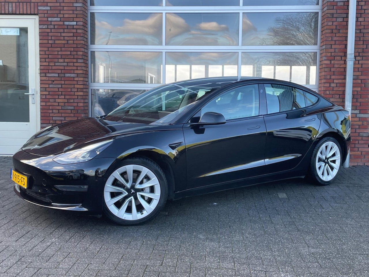 Tesla Model 3 - Long Range RWD Long Range AWD 75 kWh | SOH 89% | Facelift | LFP Accu | Dual Motor | Autopilot | Zwart | 2 - AutoWereld.nl