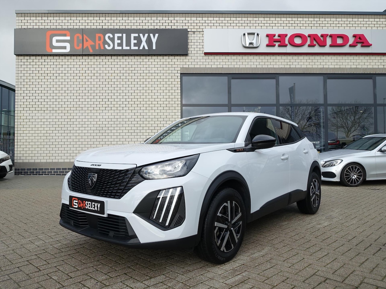 Peugeot 2008 - 1.2 Hybrid 145pk e-DCS6 Style - AutoWereld.nl