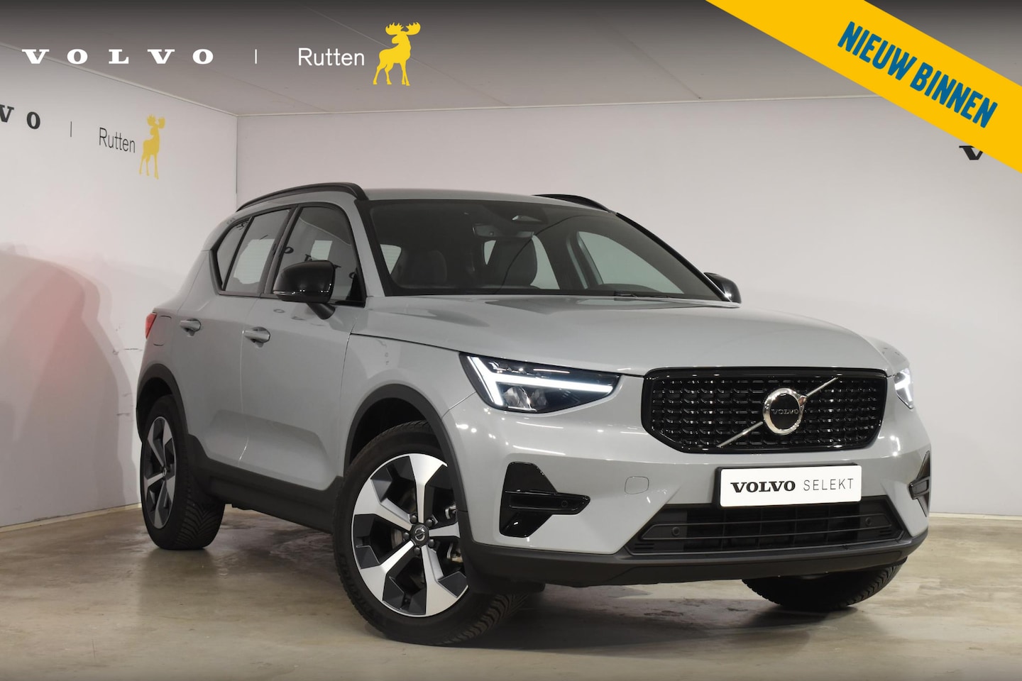 Volvo XC40 - B4 211PK Automaat Plus Dark / Navigatie / Adaptive Cruise / Harman Kardon / Stuur- & Stoel - AutoWereld.nl