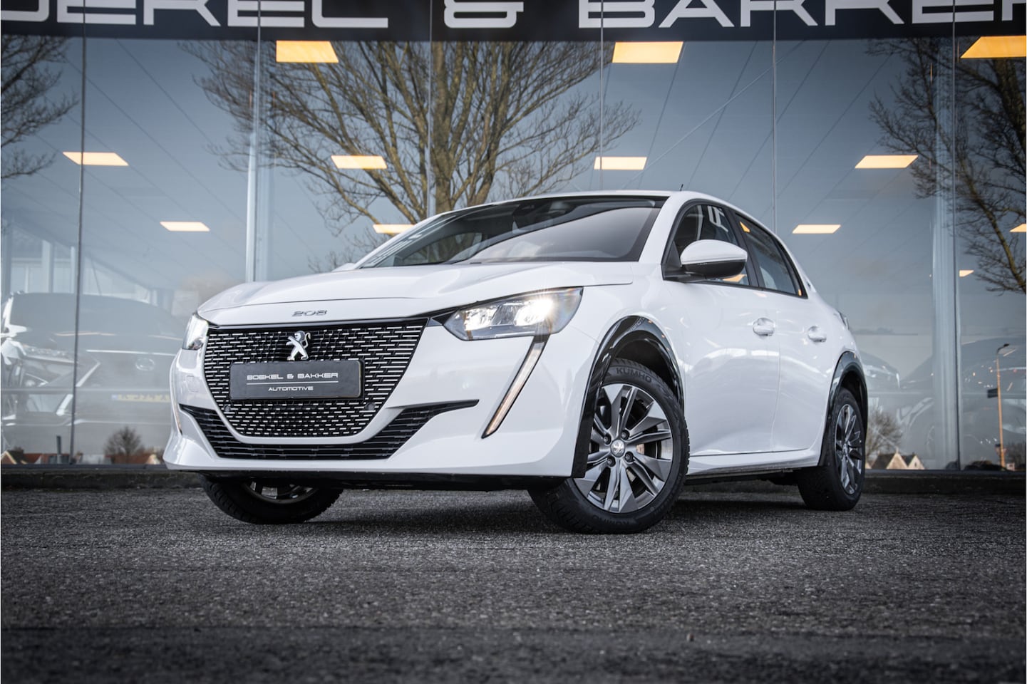 Peugeot e-208 - EV Allure 50 kWh ** Camera ** Stoelverwarming ** Rijbereik tot 340km (WLTP) - AutoWereld.nl