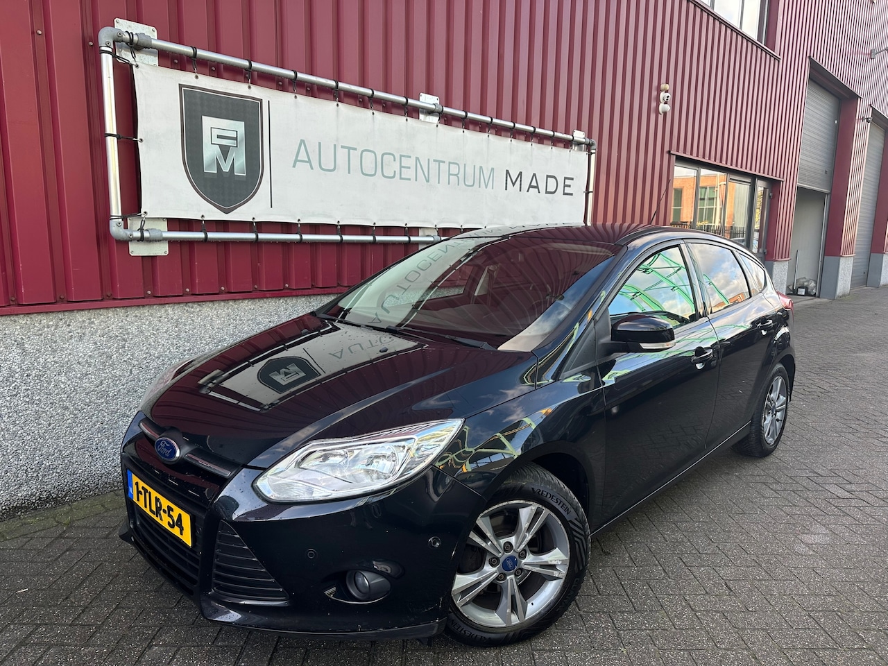 Ford Focus - 1.0 EcoBoost Titanium // Clima // Navi // PDC // Cruise control // Trekhaak - AutoWereld.nl