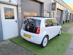 Volkswagen Up! - 1.0 high up BlueMotion Panorama Cruise Navi