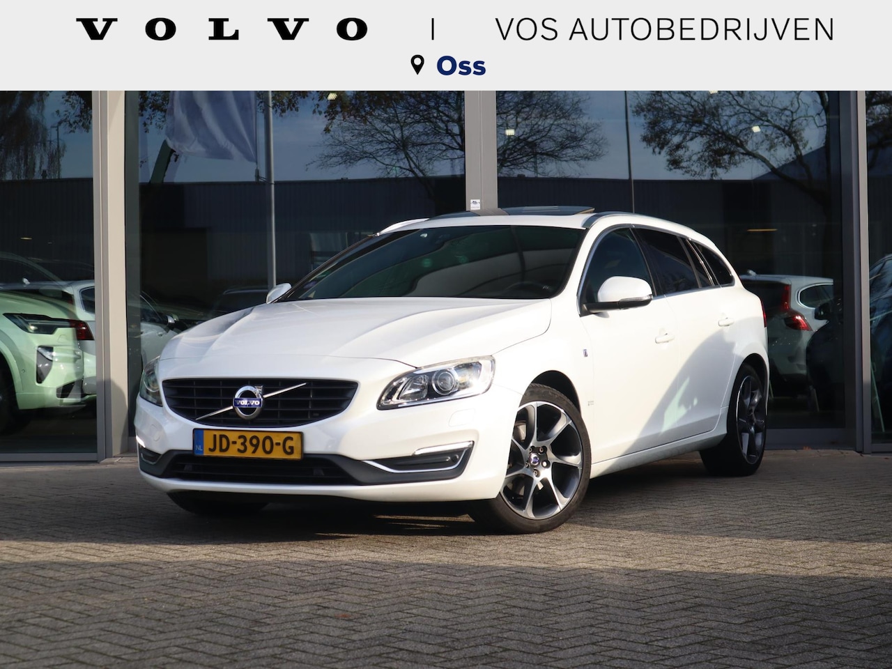 Volvo V60 - 1.5 T3 Ocean Race | Volledig dealeronderhouden| Schuif-/ kanteldak| Afneembare trekhaak| V - AutoWereld.nl