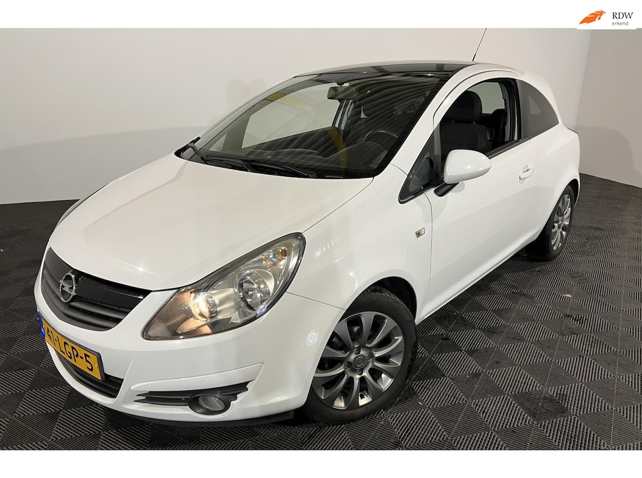 Opel Corsa - 1.4-16V Color Edition AIRCO CRUISE TREKHAAK - AutoWereld.nl