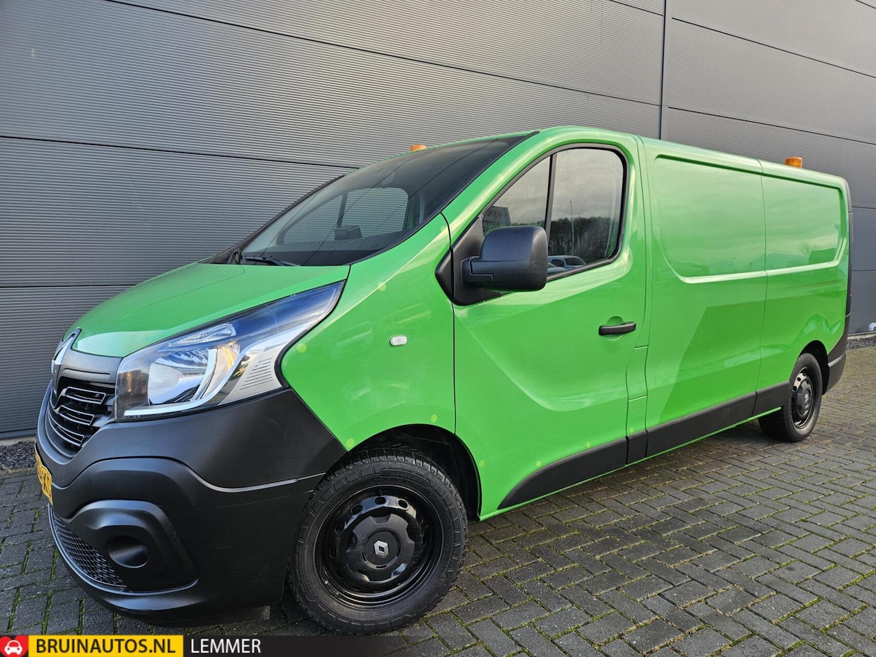 Renault Trafic - 1.6 dCi L2H1 Airco camera Navi 125 Pk Lade kasten - AutoWereld.nl