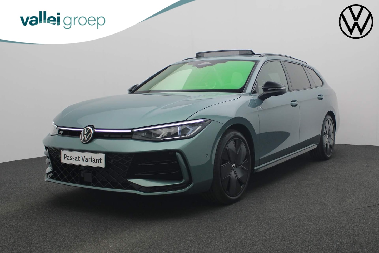 Volkswagen Passat Variant - R-Line Edition 1.5 eTSI 150PK DSG - AutoWereld.nl