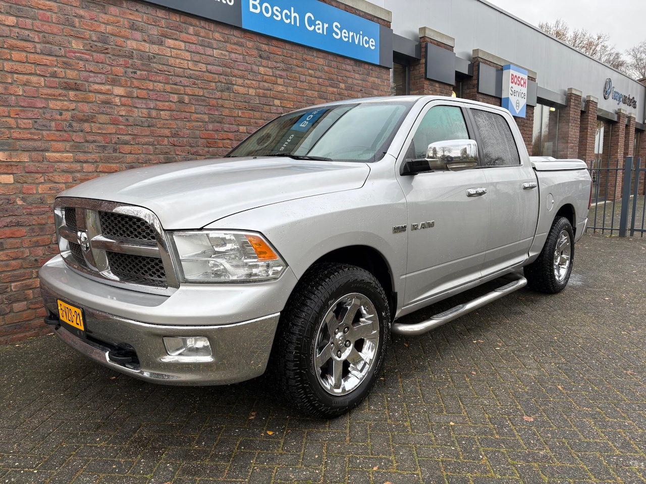 Dodge Ram 1500 - 5.7 V8 Hemi 4x4 Quad Cab 6'4 Laramie - AutoWereld.nl