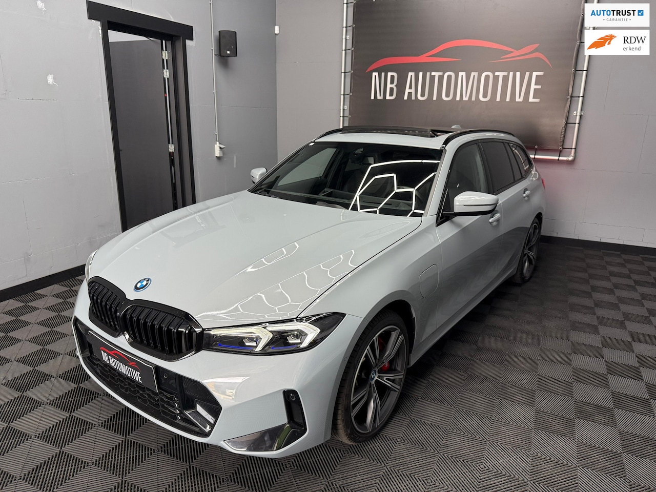 BMW 3-serie Touring - 330e xDrive 330e xDrive - AutoWereld.nl