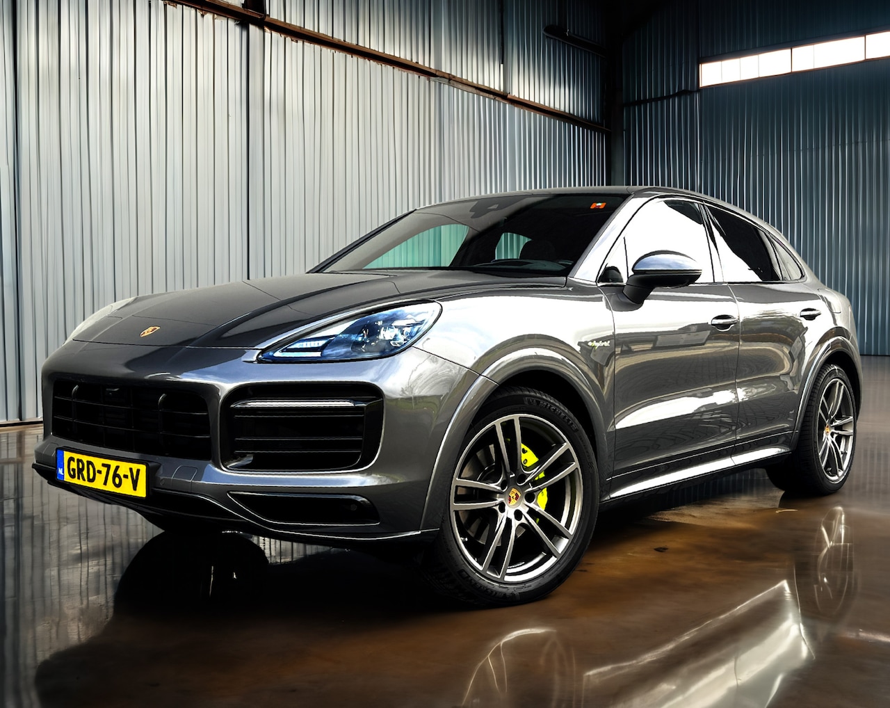 Porsche Cayenne Coupé - 3.0 E-Hybrid Sportuitlaat_PDLs+_Headsup_Luchtviering - AutoWereld.nl