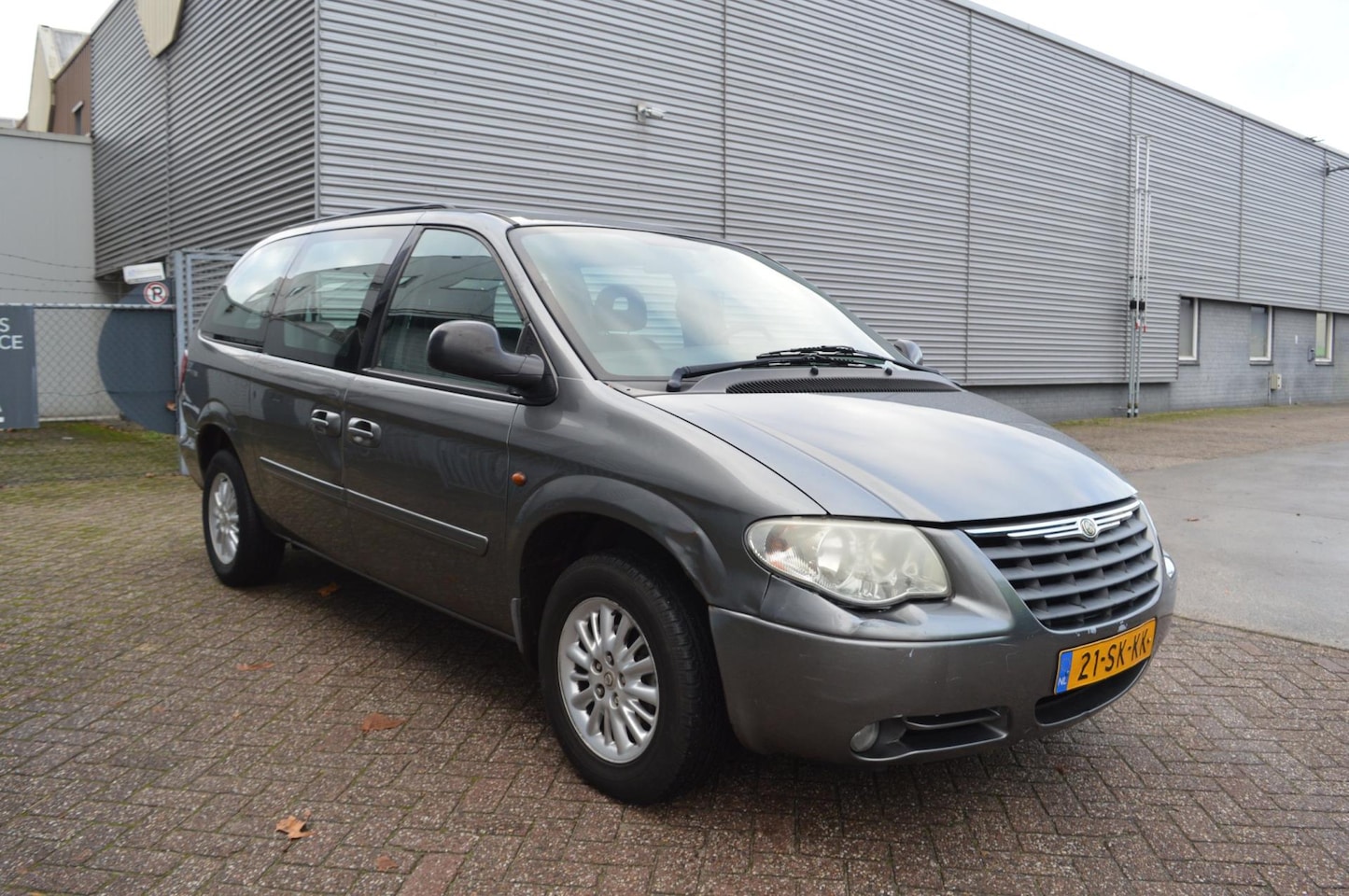 Chrysler Grand Voyager - 3.3i V6 LX bj06 airco lang - AutoWereld.nl