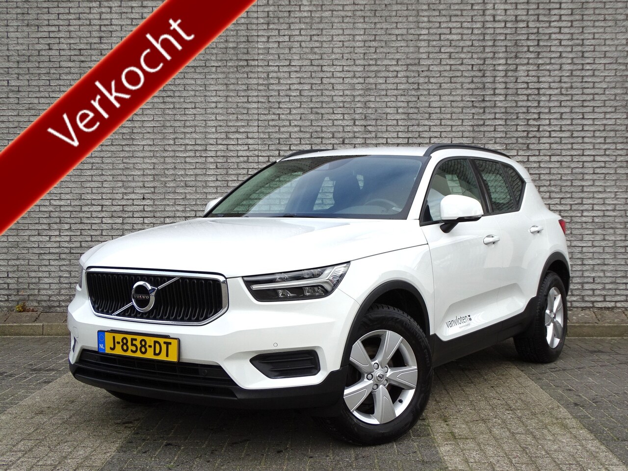 VOLVO XC40