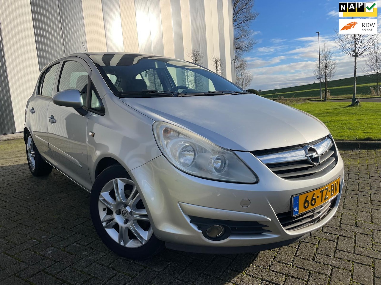 Opel Corsa - 1.4-16V Enjoy Airco-Cruise-ElekPakket - AutoWereld.nl