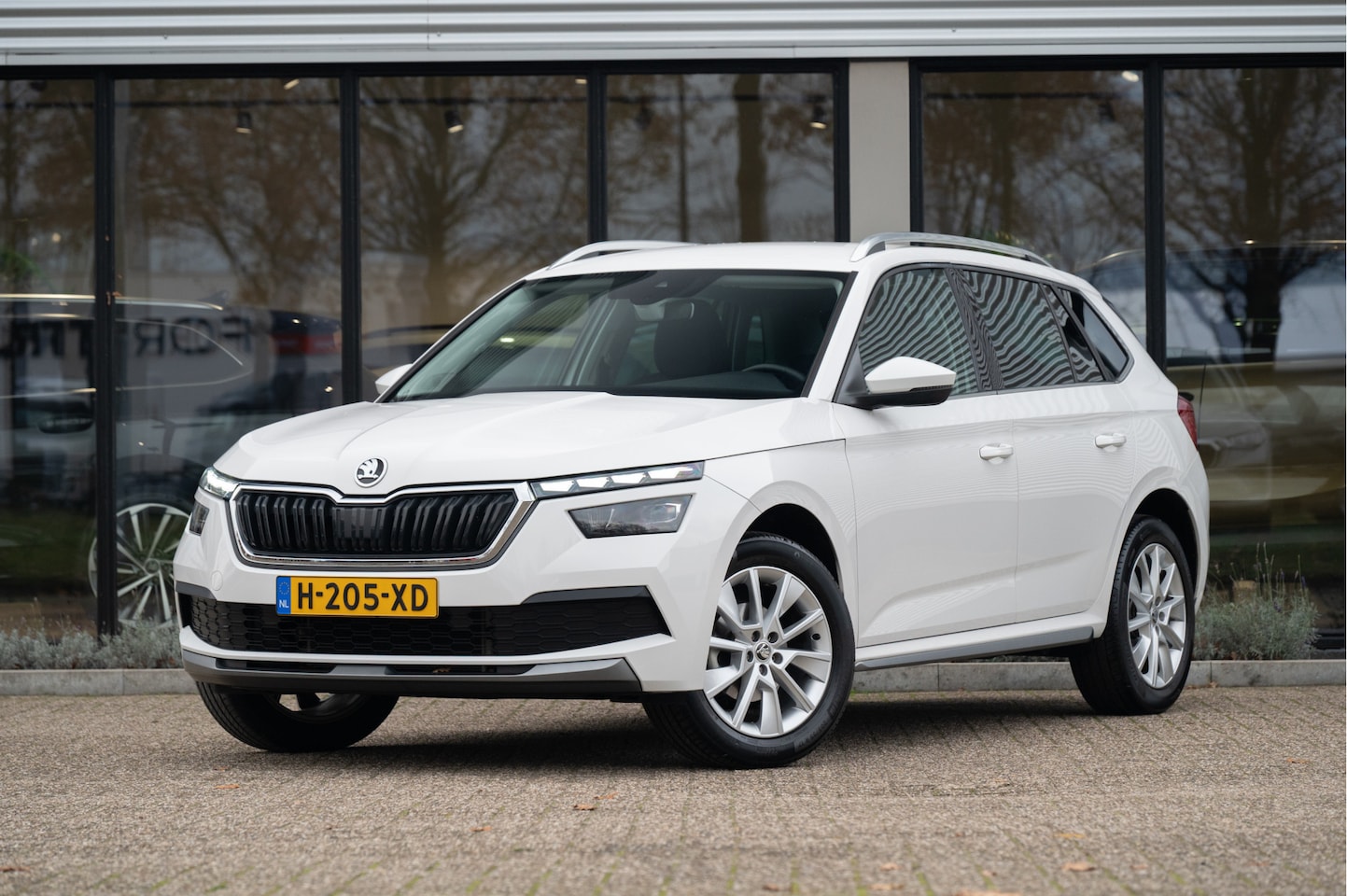 Skoda Kamiq - 1.5 TSI ACT 150pk Business Edition | Org. NL | Trekhaak | Keyless | Camera | Stoel-Stuurve - AutoWereld.nl