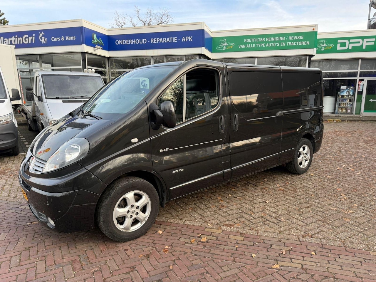 Renault Trafic - 2.0 dCi T29 L2H1 Black Edition - AutoWereld.nl