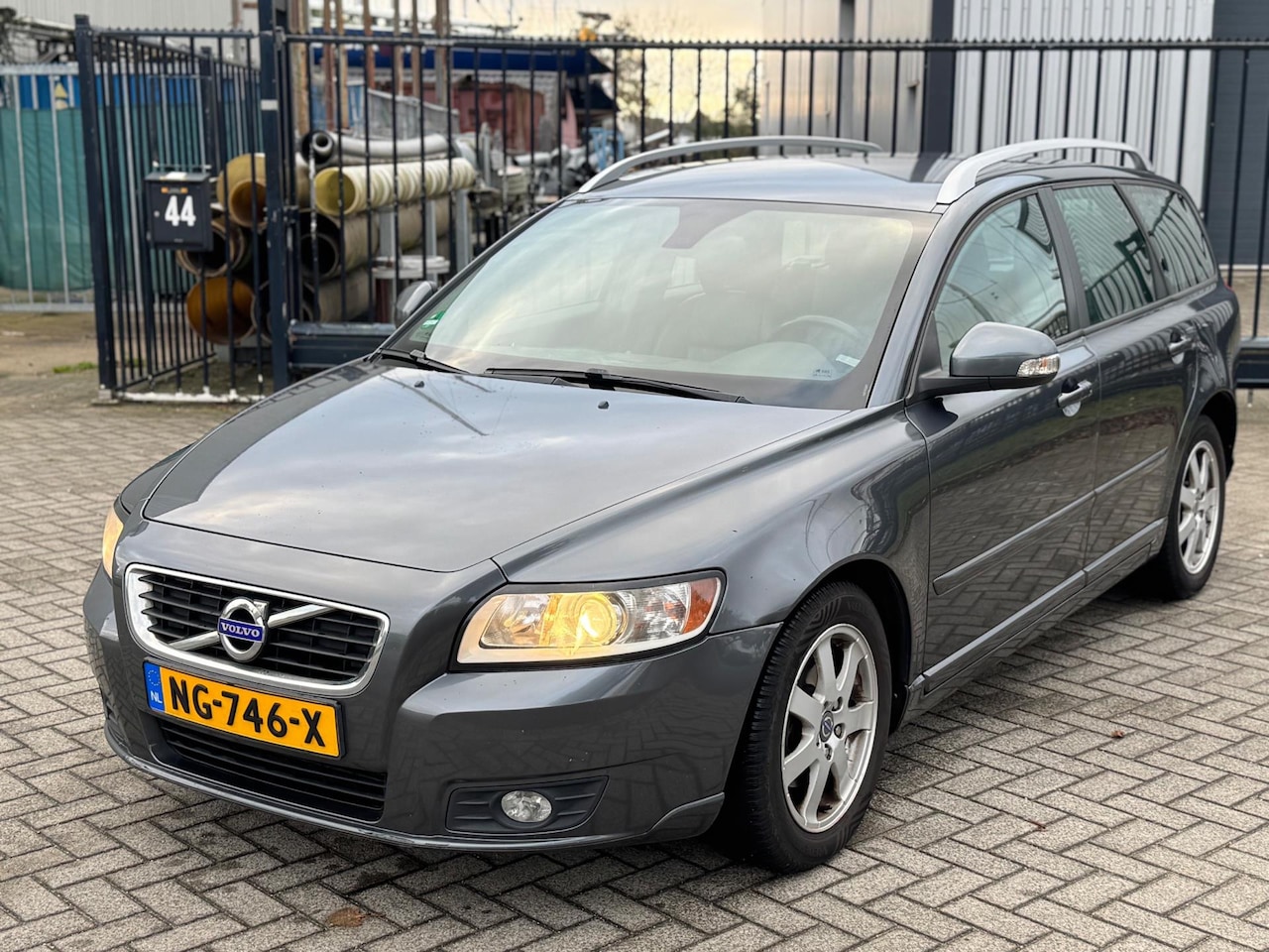 Volvo V50 - 1.6 D2 S/S R-Design Pro Edition Clima Navi Leer - AutoWereld.nl