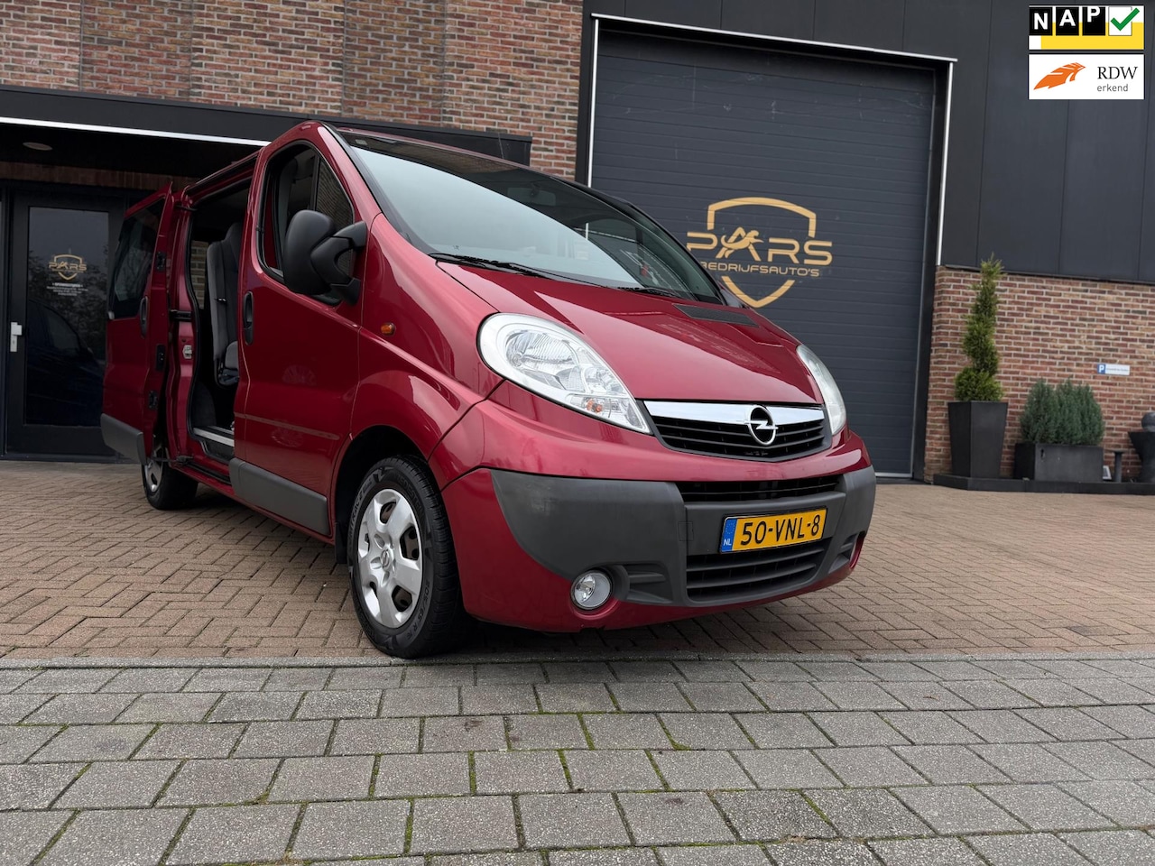 Opel Vivaro - Renault Trafic 2.0 CDTI L2H1 DC Automaat Youngtimer Dubbele Cabine 6persoons Airco Navi El - AutoWereld.nl