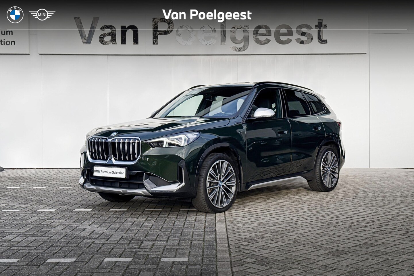 BMW iX1 - xDrive30 67 kWh Travel Pack | Inavatio Pack | Panoramadak - AutoWereld.nl