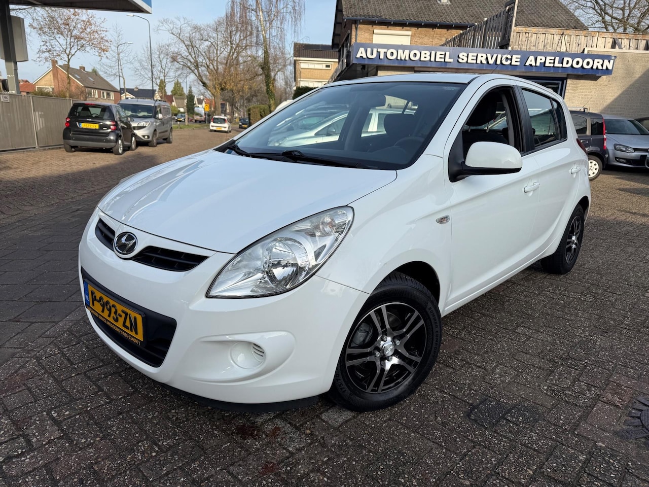 Hyundai i20 - 1.2i Business Edition * AIRCO*ELEKTR. RAMEN*5DEURS*LM. VELGEN*WEINIG KM* - AutoWereld.nl