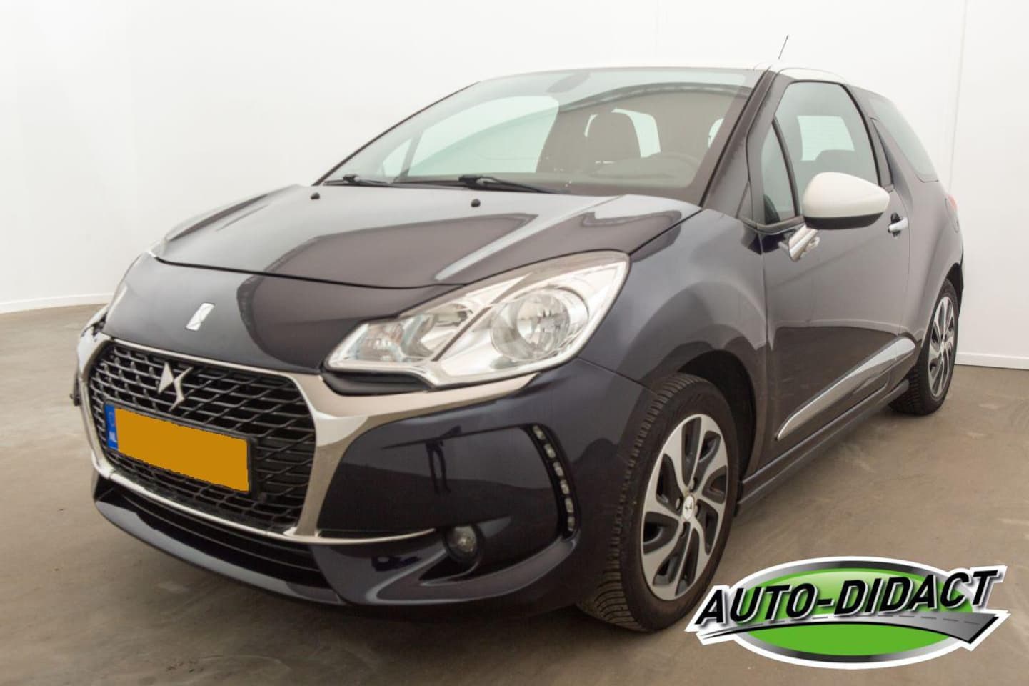 DS 3 - Automobiles 1.2 PureTech Clima Navi So Chic - AutoWereld.nl