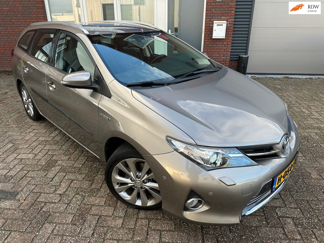Toyota Auris Touring Sports - 1.8 Hybrid Executive / Navi / Camera / PDC / Leder / Clima - AutoWereld.nl
