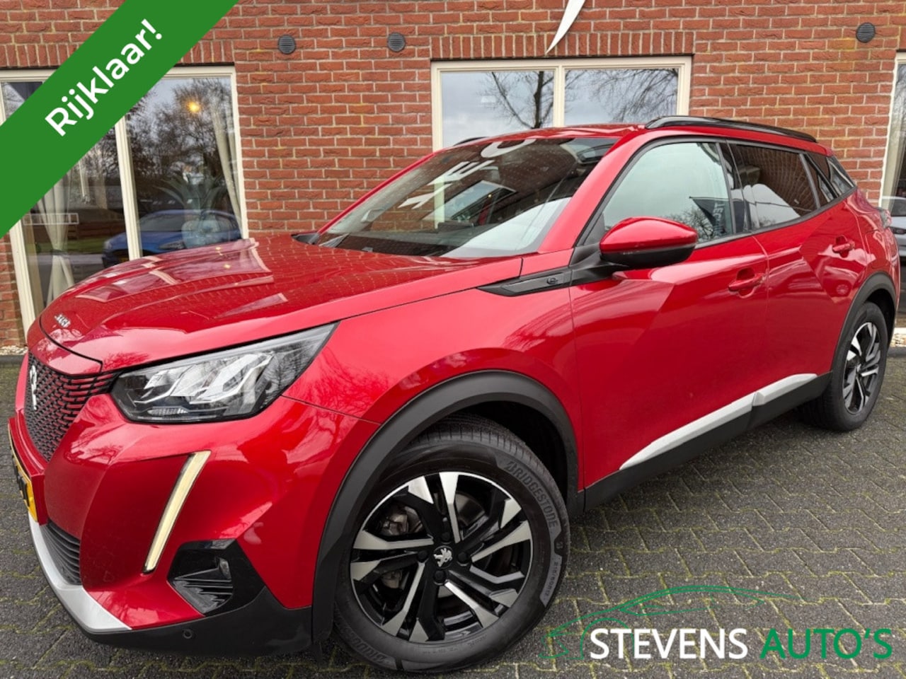 Peugeot e-2008 - EV Allure 50 kWh STOELVERW+VOORRUITVERW. / CAMERA / HALF.LEER / - AutoWereld.nl