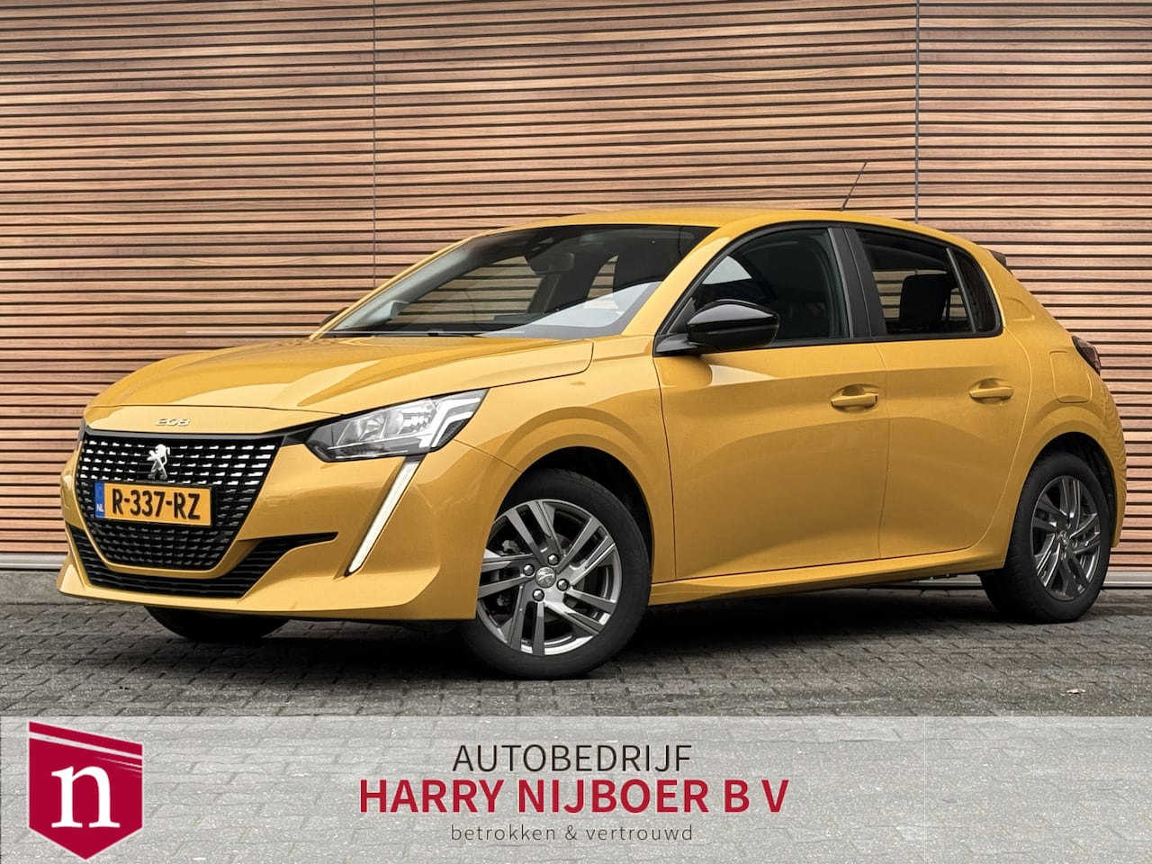 Peugeot 208 - 1.2 PureTech Active Pack Navigatie / Carplay / Lm velgen - AutoWereld.nl