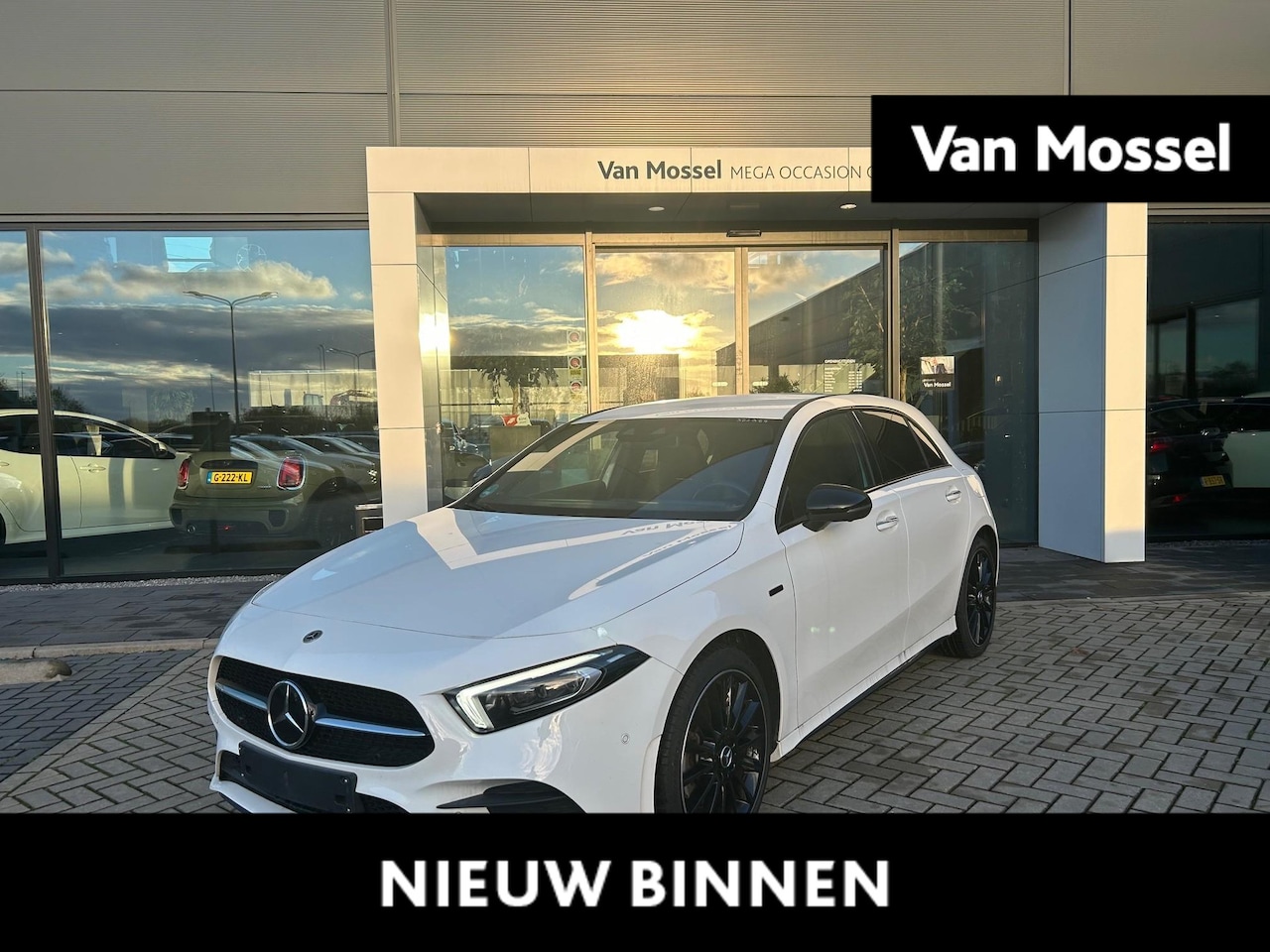 Mercedes-Benz A-klasse - 250 e Business Solution AMG Limited | Burmester | Stoelverwarming | Navigatie | Sfeerverli - AutoWereld.nl