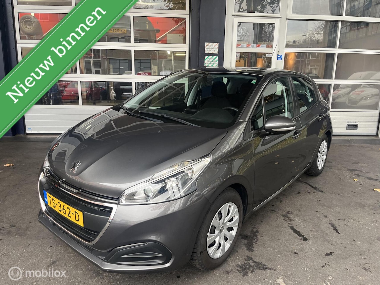 Peugeot 208 - 1.2 PureTech /Airco/NAP/NAVI/Nieuw distributie - AutoWereld.nl