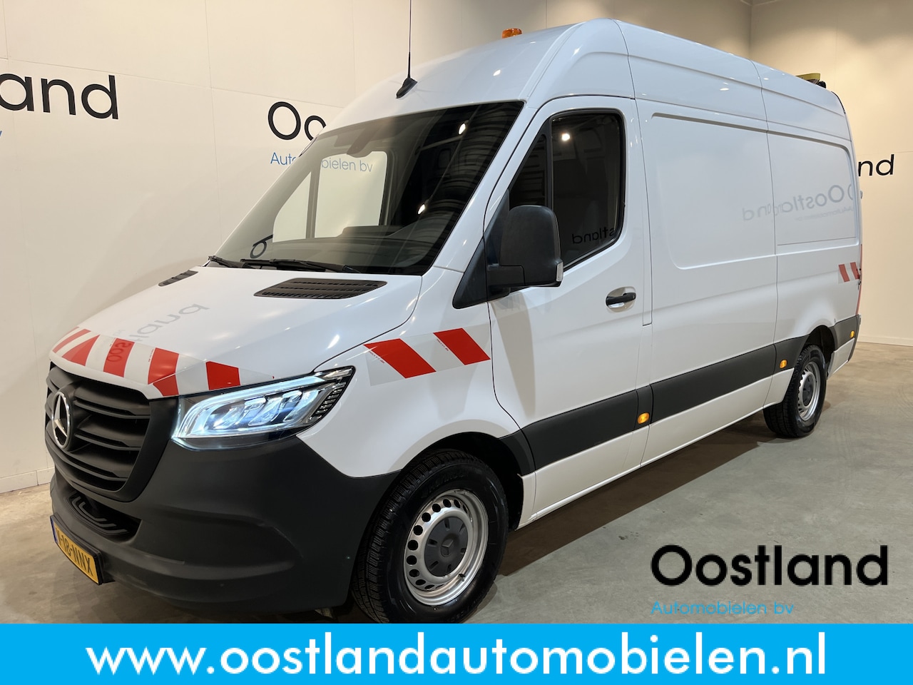 Mercedes-Benz Sprinter - 317 CDI L2H2 RWD / Euro 6 / Airco / Cruise Control / Camera / Trekhaak / CarPlay - AutoWereld.nl